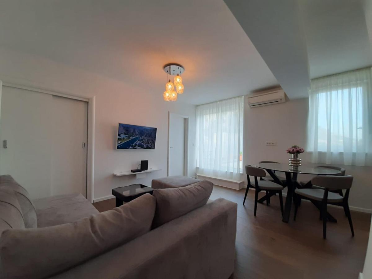Appartamento Penthouse Maremonte Omiš Esterno foto
